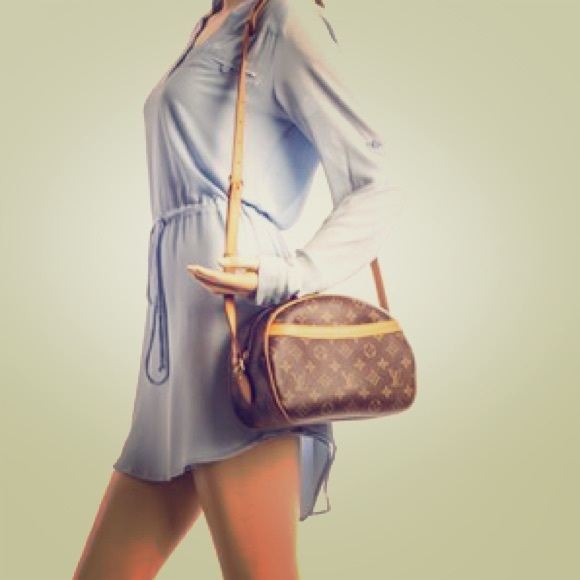 Louis Vuitton Handbags - SALE✨LV Blois bag